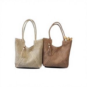 Nouveau Sac de Plage Grande Capacité Printemps/Été, Sac Fourre-tout Porté Main et Épaule, Sac Bandoulière en Paille Tressée Polyester Tanjing pour la Plage - Product Image 1