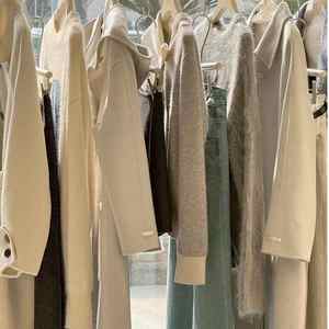 Venta al por Mayor de Ropa de Moda para Mujer, Otoño e Invierno, Suéteres, Chaquetas y Pantalones Variados, Envío Aleatorio - Product Image 1