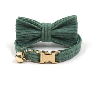 Collier pour chat mignon au design unique, prix d'usine, avec cloche et nœud papillon assorti, en velours côtelé vert foncé personnalisé, colliers pour chatons personnalisés - Product Image 2