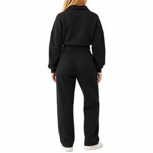 Conjunto Deportivo de Dos Piezas para Mujer, Negro, con Media Cremallera, Logotipo Personalizado, Sudadera de Felpa Suave Premium y Pantalones Deportivos de Pierna Ancha - Product Image 2