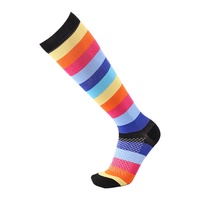 Chaussettes arc-en-ciel à rayures colorées pour hommes, Chaussettes de compression en nylon pour athlétique, casse-tête en maille, vente en gros en vrac