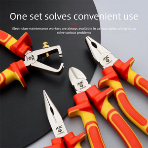 طقم أدوات إصلاح السيارات الكهربائية من ويلدماستر، يشمل مفكات يدوية معزولة من الفولاذ المقاوم للصدأ VDE، كماشة، مفتاح ربط بسقاطة، ومجموعة مقابس - Product Image 4