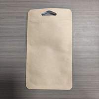 Pochette en papier kraft laminé avec trou de suspension, PET/PE 3 couches, résistante à l'humidité, thermoscellable, impression personnalisée, emballage cadeau pour snacks, faible MOQ