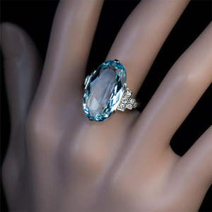 Anello Grande Ovale Blu Elegante da Donna - Product Image 2