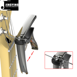 2024 Jingying Music Guitar Capo, Vente en gros 4 en 1 Capos de guitare acoustique multifonctionnels avec coupe-corde/extracteur de goupille/support de choix - Product Image 4