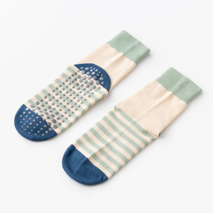 Özel Logo ekip Pilates çorabı sapları ile kadınlar pamuk kaymaz Yoga çorap Barre bale Pilates kavrama çorap - Product Image 4