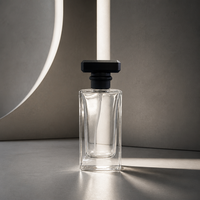 Flacon de parfum vide de luxe à paroi épaisse, en verre rectangulaire noir à facettes, avec pulvérisateur à fine brume, haute clarté