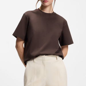 T-shirt pour femme au style décontracté raffiné, conçu pour un confort optimal avec un look frais et une présence mode contemporaine - Product Image 1