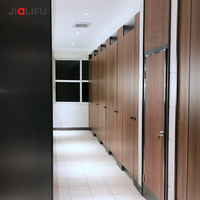 Partisi Toilet Komersial HPL Tahan Api dan Tahan Air untuk Gedung Perkantoran dengan Lampu LED