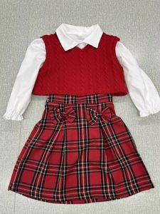 Abbigliamento per <span class=keywords><strong>Bambina</strong></span> Completo Casual da Tre Pezzi Camicia Bianca a Maniche Lunghe Gilet Rosso e Gonna a Quadri per Feste e Celebrazioni - Product Image 3