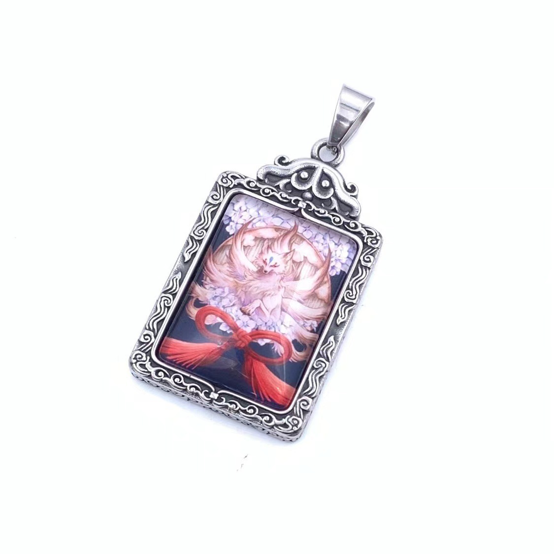 Pendentif Style B (argent) sans chaîne.