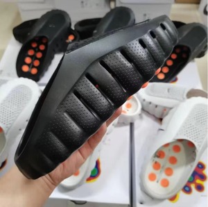 รองเท้าแบบสวมเปิดนิ้วเท้าสีขาวพร้อมซับในตาข่ายระบายอากาศและพื้นรองเท้ายางสำหรับใส่ในฤดูร้อน - Product Image 4