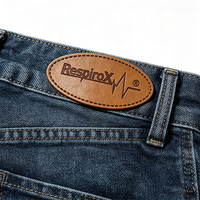 Étiquette en cuir véritable avec logo de marque personnalisé en gros pour le branding des jeans, vestes en denim et casquettes de camionneur en maille