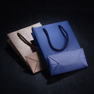 Vente en gros, petit <span class=keywords><strong>sac</strong></span> à bijoux en <span class=keywords><strong>papier</strong></span> personnalisé, en vrac, imprimé, cadeau de haute qualité, sacs à provisions en carton - Product Image 6