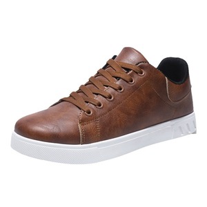 Logo personalizzato Outdoor nuove <span class=keywords><strong>scarpe</strong></span> Casual <span class=keywords><strong>eleganti</strong></span> in pelle sintetica <span class=keywords><strong>scarpe</strong></span> da uomo piatte in tinta unita marrone marrone per il tempo libero per gli uomini sportivi - Product Image 1