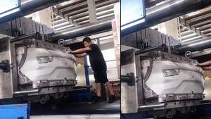 Grande machine automatique de moulage par injection pour pare-chocs d'automobile - Product Image 4