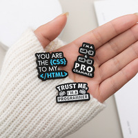Código como una chica programador código letra Metal broche computadora IT programación bolsa recuerdo alfabeto esmalte suave solapa Pin