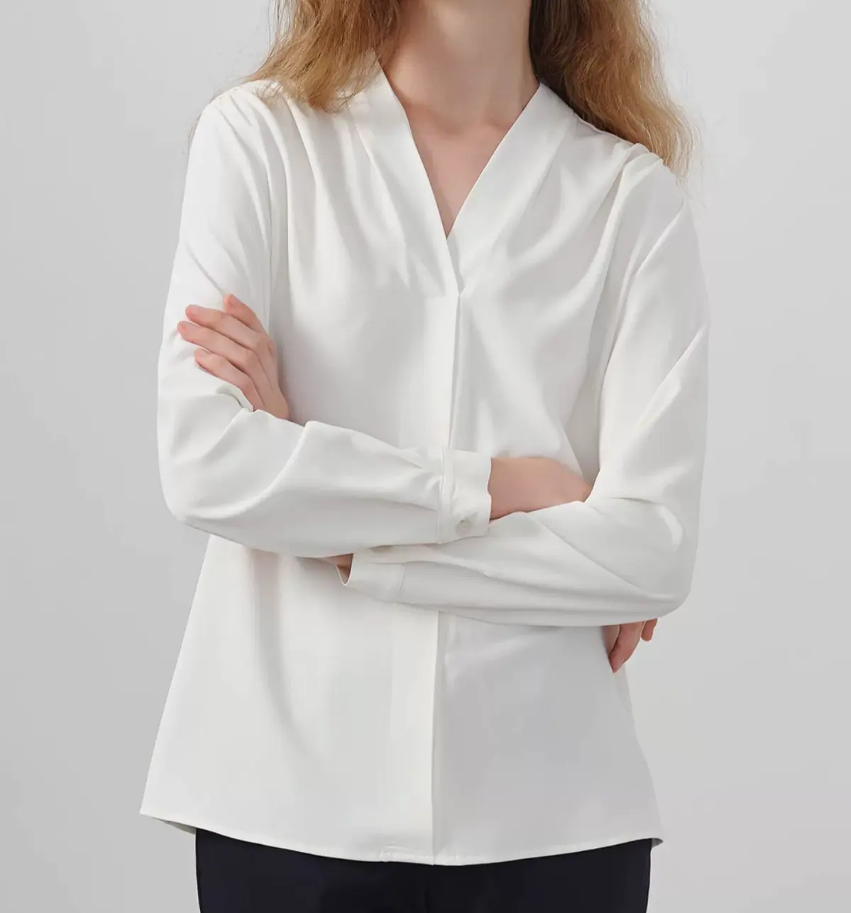 2024 Langarm Chiffon Französisch Bluse Shirt Frauen Design Sinn High-End No Button V-Ausschnitt Interview Weiße Bluse