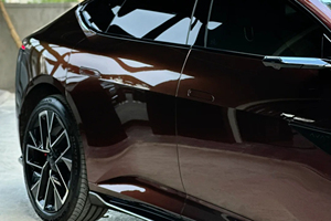 Vinilo para Rotulación de Vehículos al por Mayor PET Efecto Fluorescente Negro Encanto Rojo Brillante Mate Metálico Cambio de Color 7.5mil Autoadhesivo Autorreparable - Product Image 4