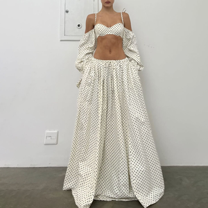 Set Due Pezzi OEM Sexy e Alla Moda per Donna, Top Corto con Motivo a Pois e Gonna Ampia, Completo Due Pezzi per Ragazze - Product Image 1