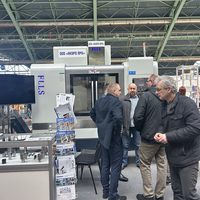 Centro de Mecanizado CNC Vertical de Alta Velocidad con Guía Lineal, Fresadora de Precisión para Piezas Pequeñas de Metal