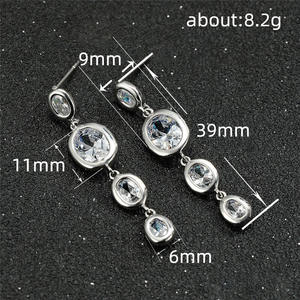 Orecchini Pendenti E2904 in Oro Bianco con Cristalli e Strass, Gioielli da Sposa Classici per Donna - Product Image 6