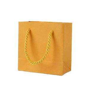 Bolsas de Compras de Papel Kraft Modernas y Personalizadas con Impresión Offset para Temas de Temporada - Product Image 1