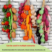 Kunstmatige groente- en fruit-wanddecoratie met chili- en maïsdesign