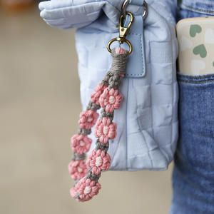 Porte-clés en alliage de zinc, breloque tissée en peluche faite à la main, style bohème, arbre de rose polychrome, bracelet de poignet écologique et durable, cadeau DIY - Product Image 5