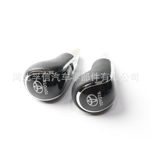 Poignée de levier de vitesses de voiture Toyota en cuir ergonomique avec logo pour Toyota Faw Jp - Product Image 1