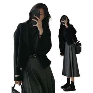 Nouvelle collection Automne-Hiver 2025 : Ensemble complet de tenue féminine style coréen, <span class=keywords><strong>jupe</strong></span> assortie, coupe <span class=keywords><strong>H</strong></span>-line française, en PVC, longueur midi - Product Image 1