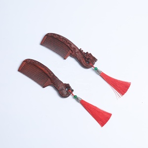 หวีไม้จันทน์แดงธรรมชาติ 100% พรีเมียม ลายมังกรและนกฟีนิกซ์ ชุดคู่สำหรับคู่รัก ของชำร่วยงานแต่งงาน - Product Image 5