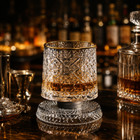 Verres à whisky en cristal rotatifs en gros, 8 motifs disponibles, design avec support métallique, parfaits pour les cadeaux et l'utilisation en bar.