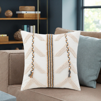 Taie d'oreiller de style bohème avec un motif géométrique tissé à franges de couleur crème et une taie d'oreiller en peluche