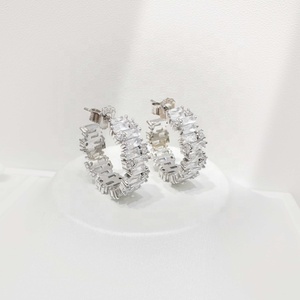 Pendientes de plata 925 personalizados, modernos, con circonita blanca, para boda, de calidad, multicolor, circonita cúbica, coreanos, para mujer, CC, para fiesta, finos, tipo stud. - Product Image 1