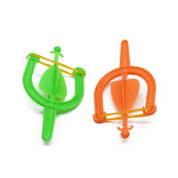 Vente en gros de mini lanceurs de fusées en plastique élastiques, jouets lance-pierres et jouets de catapulte pour enfants
