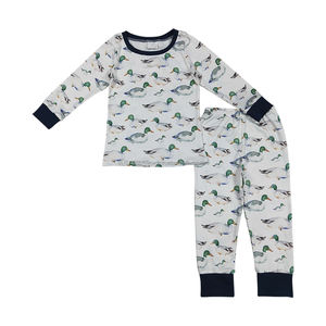 Conjunto de Ropa para Niñas, Sudadera con Capucha y Pantalones con Bolsillos, Estampado de Camuflaje Gris, Spandex Suave/Algodón Orgánico, Boutique Trendyism, Venta al Por Mayor - Product Image 5