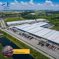 Grands entrepôts logistiques préfabriqués en acier à portée libre avec accès pour camions