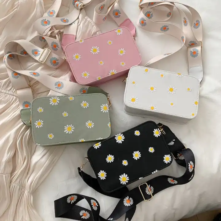 Virginie Viard Presents Her First Collection for Chanel | Fashion handbags,  Bags, Women handbags