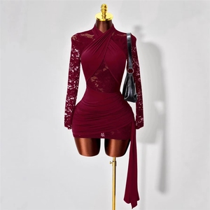 PEEQI JY8110 Vestido Sexy de Moda 2026 para Mujer, Color Sólido, Tejido de Punto con Encaje, Diseño Calado, Manga Larga Mini - Product Image 4