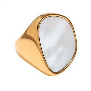 Nouvelle Arrivée Bague en Acier Inoxydable Plaqué Or avec Coquille d'Ormeau Blanche, Tendance Mode, Étanche, Forme Irrégulière, Bijou OR - Product Image 3