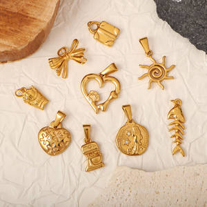 Moments festifs |   Pendentif en acier inoxydable plaqué or 18K PVD |   Breloques DIY en forme de café, frites, soleil et nœud papillon |   Imperméable, Hypoallergénique - Product Image 6