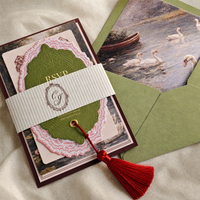 Ensemble d'invitations de mariage vintage de luxe, carte RSVP personnalisée gaufrée, doublure d'enveloppe imprimée Lago des cygnes avec pompon, suite d'invitations de mariage
