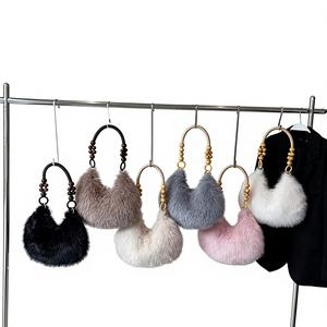 Nuevo Bolso de Mano de Moda para Mujer, Color Sólido, Felpa, con Cierre de Cremallera y Cuentas, para Viajes, Compras y Actividades al Aire Libre - Product Image 1