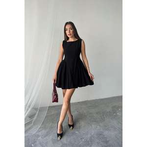 Robe mini noire sans bretelles coupe trapèze froncée à taille naturelle en tissu respirant pour usage quotidien décontracté - Product Image 5