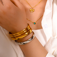 Bracelet élégant et simple pour femme en acier inoxydable plaqué or avec fermoir sphérique poli à la main, sensation haut de gamme