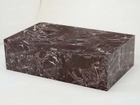 Table basse en marbre Rosso Levanto de luxe moderne SH STONE avec finition lisse, base robuste et design sans joint pour salon