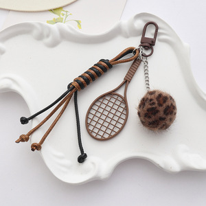 Porte-clés créatif et personnalisé en forme de raquette de tennis en peluche, avec petite sangle de tennis en corde tressée et pendentif décoratif en métal pour sac et téléphone portable - Product Image 6