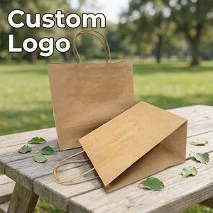 Sacs de shopping en papier kraft brun écologiques et recyclables avec poignées en papier, personnalisables avec logo, pour l'emballage de vêtements et d'épicerie en détail - Product Image 1