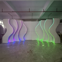 Panneau de scène moderne rectangulaire en acrylique PVC avec LED blanches pour mariage et fête d'anniversaire, couleurs personnalisables, populaire et élégant